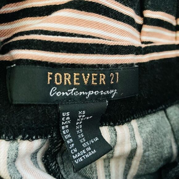 Forever 21 Contemporary Striped Belted Shorts XS - Picture 5 of 5